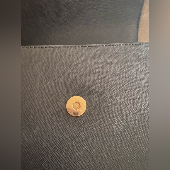 SOLD-Tory Burch Emerson Envelope Adjustable Shoulder bag - Picture 4 of 10